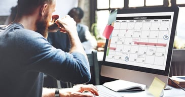 Hombre de negocios trabajando en una mejor gestion de empresas